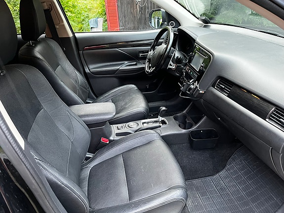Mitsubishi Outlander 3 of 5