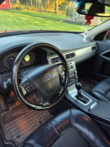 Volvo V70 4 of 5