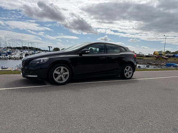 Volvo V40 2 of 20