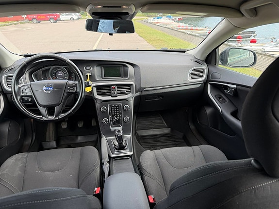 Volvo V40 12 of 20