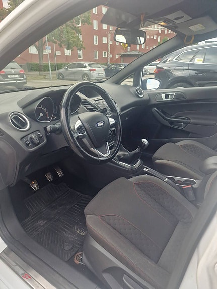 Ford Fiesta 11 of 16