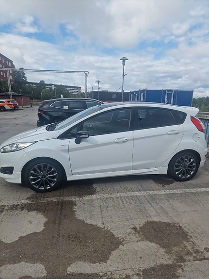 Ford Fiesta 10 of 16