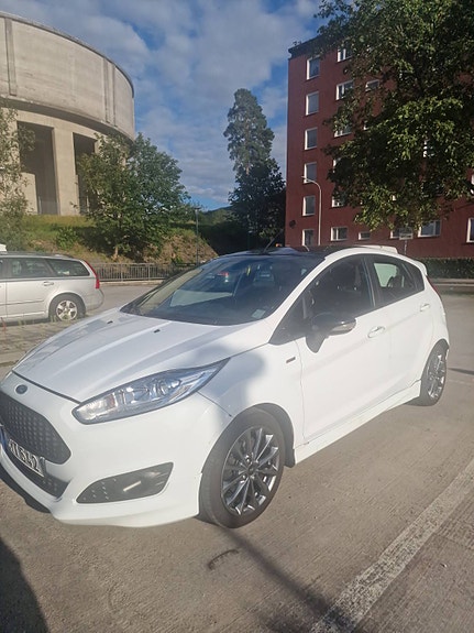 Ford Fiesta 2 of 16