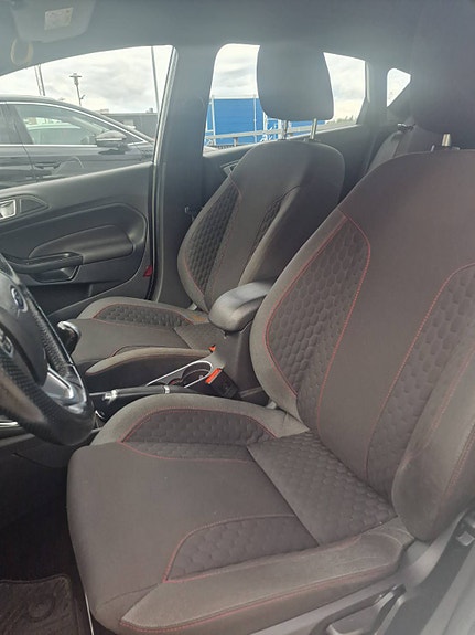 Ford Fiesta 13 of 16