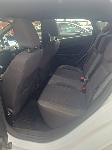 Ford Fiesta 14 of 16