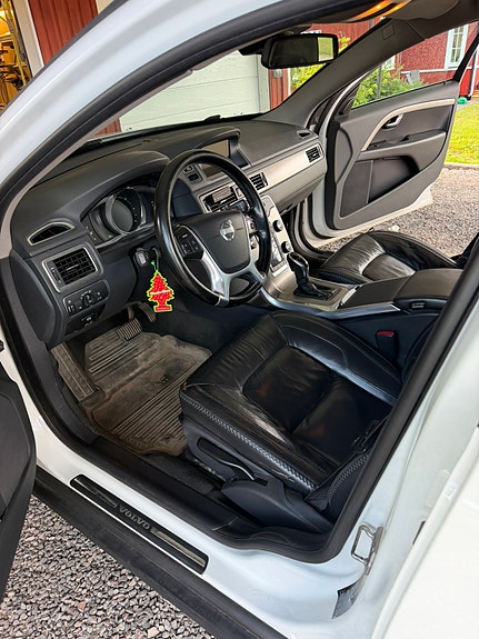 Volvo XC70 3 of 4