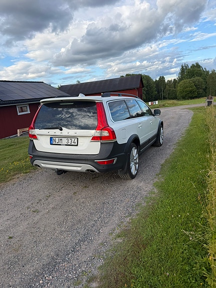 Volvo XC70 2 of 4