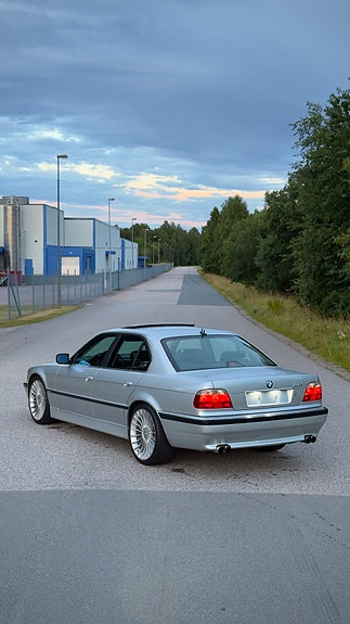 BMW 740i 2 of 4