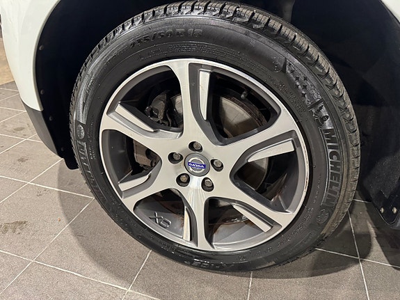 Volvo XC60 5 of 23
