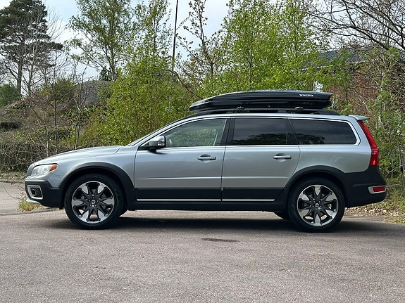 Volvo XC70 2 of 5