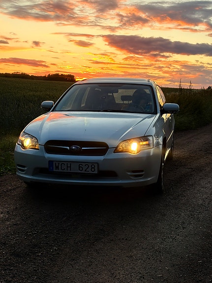 Subaru Legacy 4 of 8