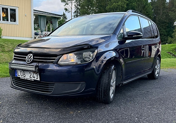 Volkswagen Touran 4 of 6