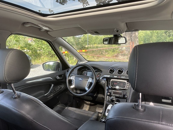 Ford S-MAX 9 of 28