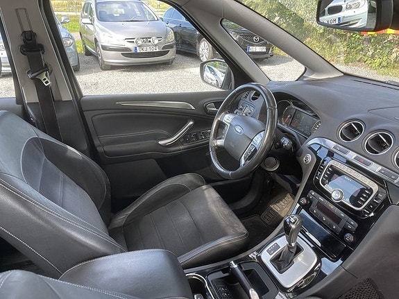 Ford S-MAX 10 of 28