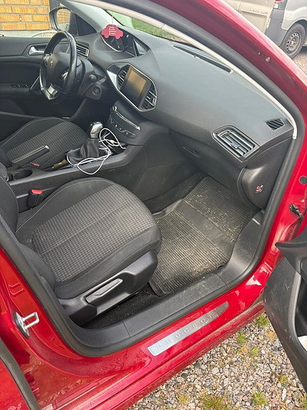 Peugeot 308 SW 9 of 9