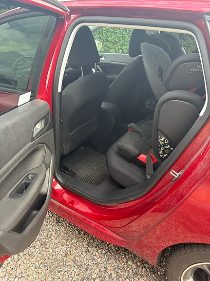 Peugeot 308 SW 7 of 9