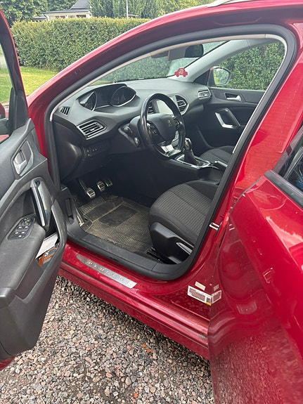Peugeot 308 SW 5 of 9