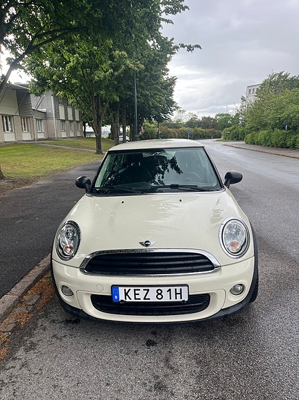 MINI One 2 of 7