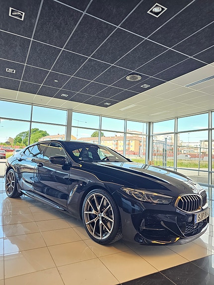 BMW M850i 3 of 11