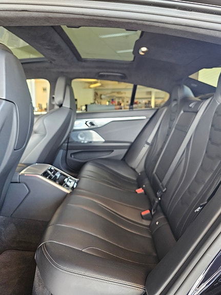 BMW M850i 10 of 11