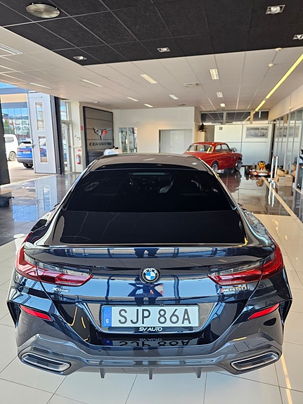 BMW M850i 6 of 11