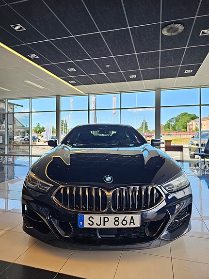 BMW M850i 2 of 11