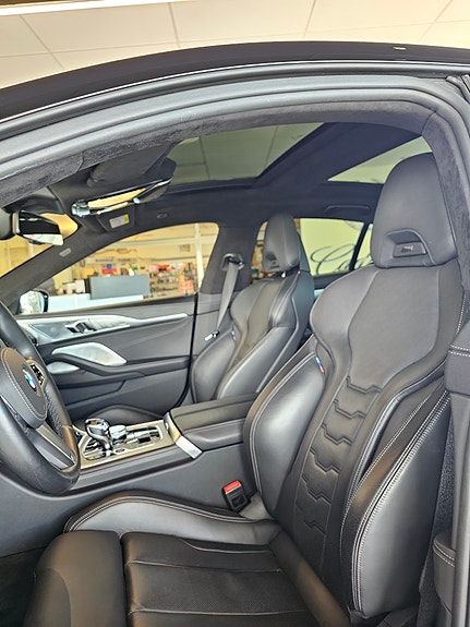 BMW M850i 9 of 11