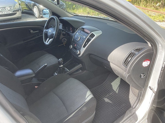 Kia Ceed 12 of 21