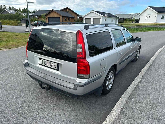 Volvo V70 4 of 5