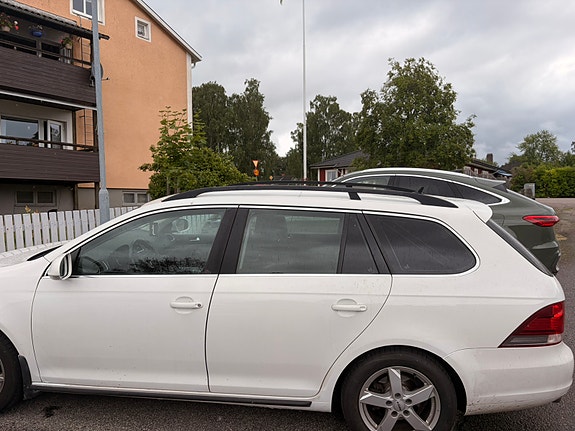 Volkswagen Golf VI 2 of 4