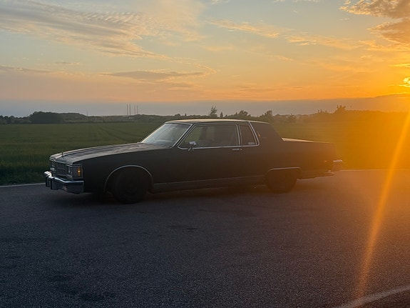 Oldsmobile Regency 3 of 5