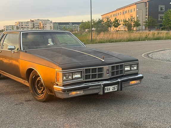 Oldsmobile Regency 2 of 5