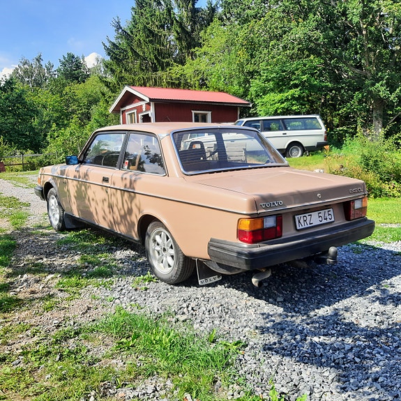 Volvo 242 4 of 8