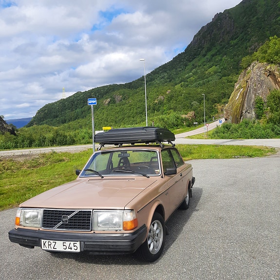 Volvo 242 5 of 8