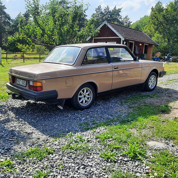 Volvo 242 3 of 8