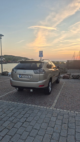 Lexus RX300 9 of 17