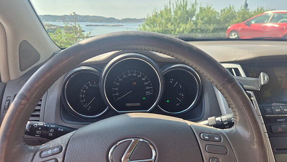 Lexus RX300 8 of 17