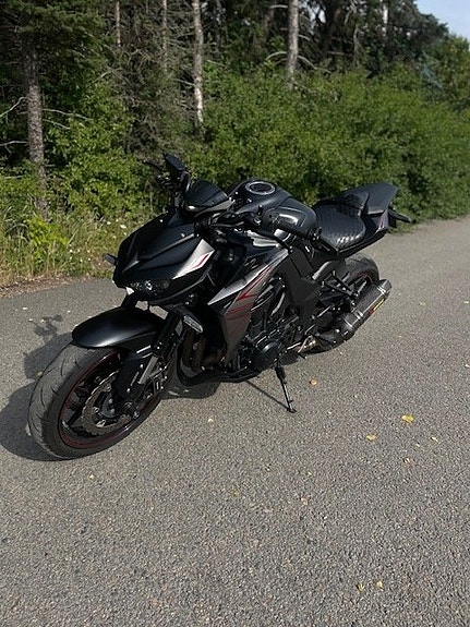 Kawasaki Z1000 2 of 5