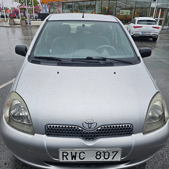 Toyota Yaris 2 of 5
