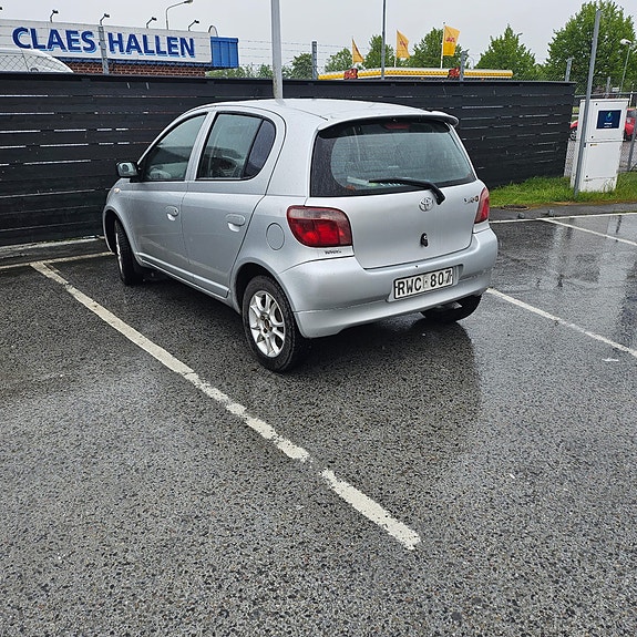 Toyota Yaris 6 of 6
