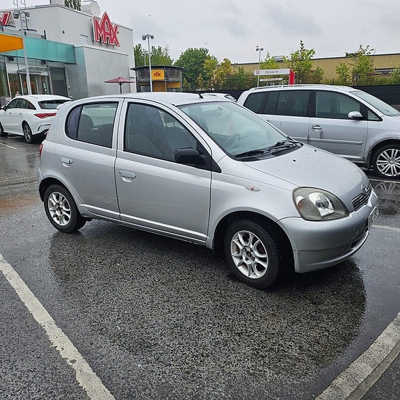 Toyota Yaris 5 of 5