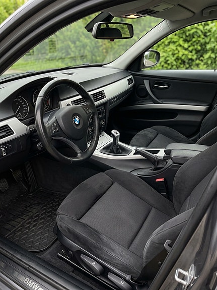 BMW 318i 4 of 4