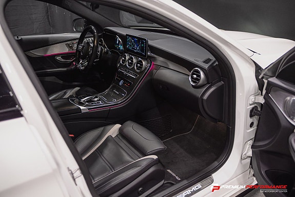 Mercedes-Benz C63 29 of 30