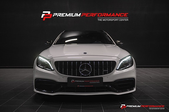 Mercedes-Benz C63 3 of 30
