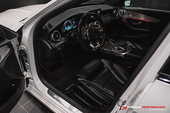 Mercedes-Benz C63 11 of 30