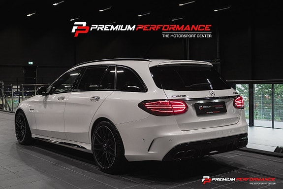 Mercedes-Benz C63 2 of 30