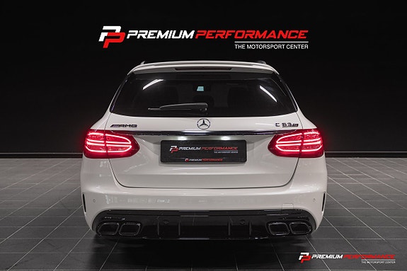 Mercedes-Benz C63 4 of 30