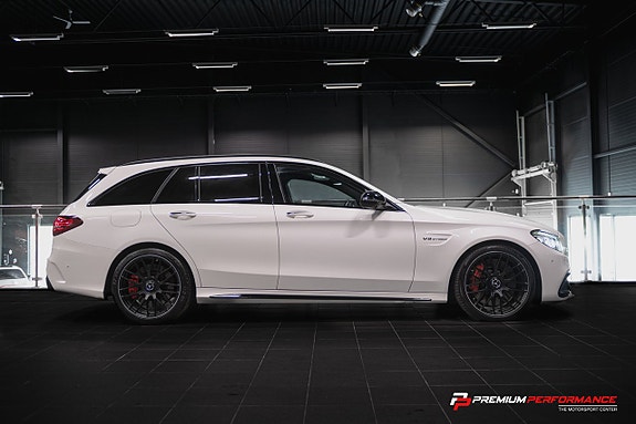 Mercedes-Benz C63 5 of 30