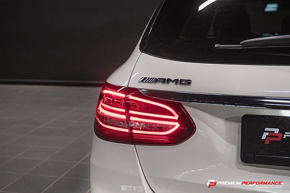 Mercedes-Benz C63 8 of 30