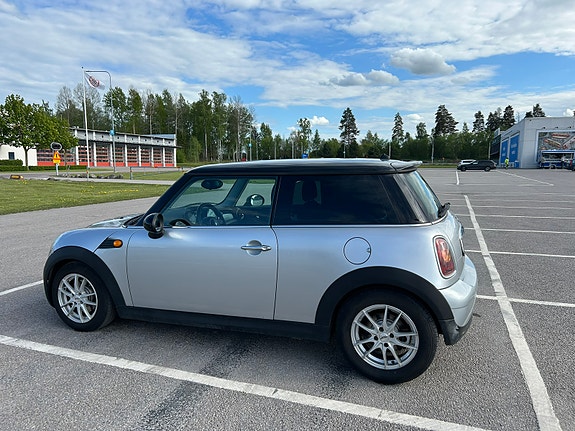 MINI Cooper 3 of 5